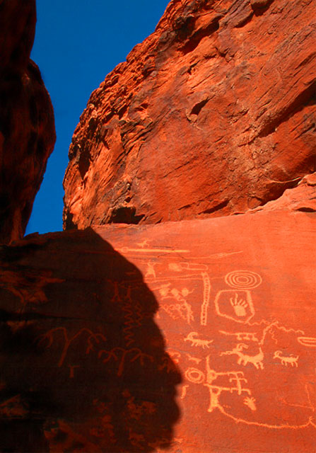 nevada - valley of fire - atliatl rock - petroglyphs