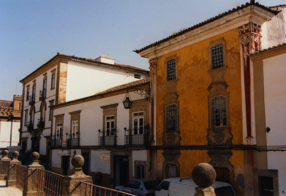 Portugal - Alentejo - Castelo-de-Vide - faades maisons XVI me et XVIIme sicle