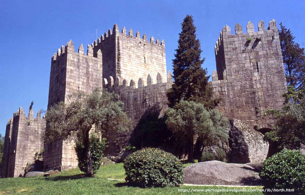portugal - chateau de la mumadona - guimaraes