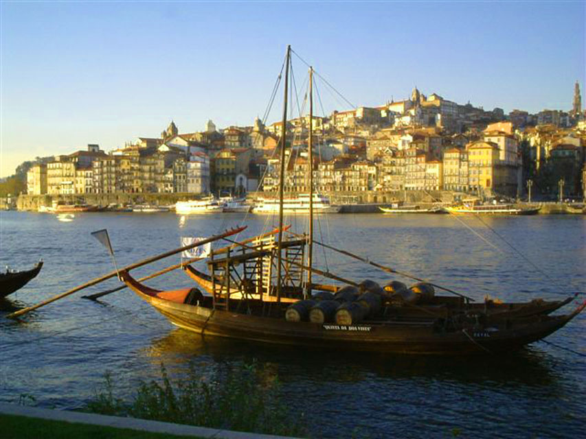 Portugal - Douro - Porto - coucher de soleil sur le Douro et le Cais Rebeira