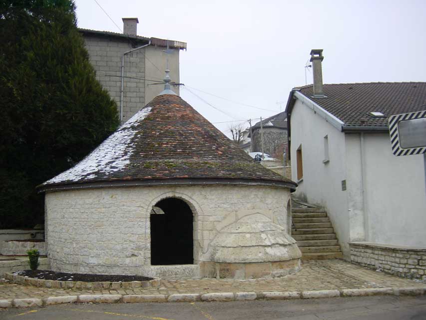 colomb le sec - le lavoir circulaire