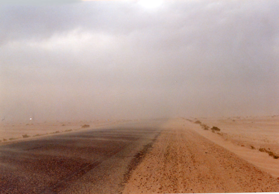 tunisie - tempete de sable traberse du chott el jerid