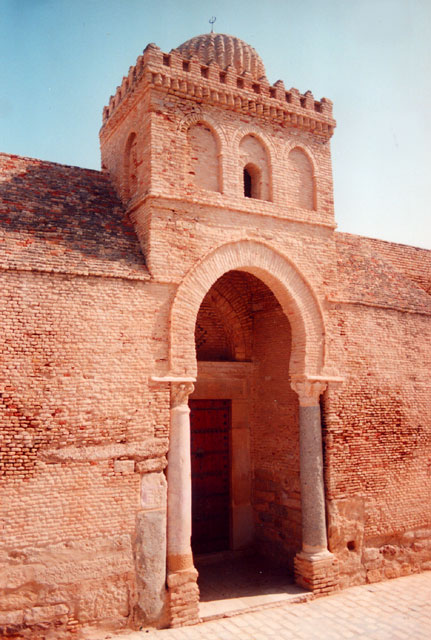 tunisie - kairouan - portes d'enceinte de la grande mosque