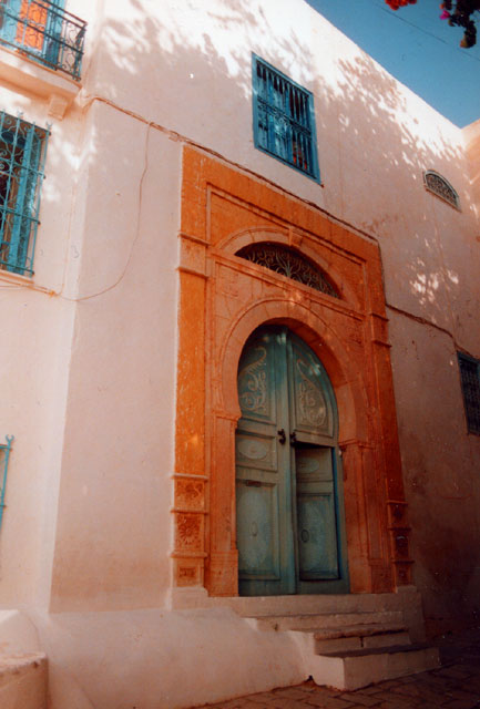 tunisie - les portes du quartier sidi bousaid