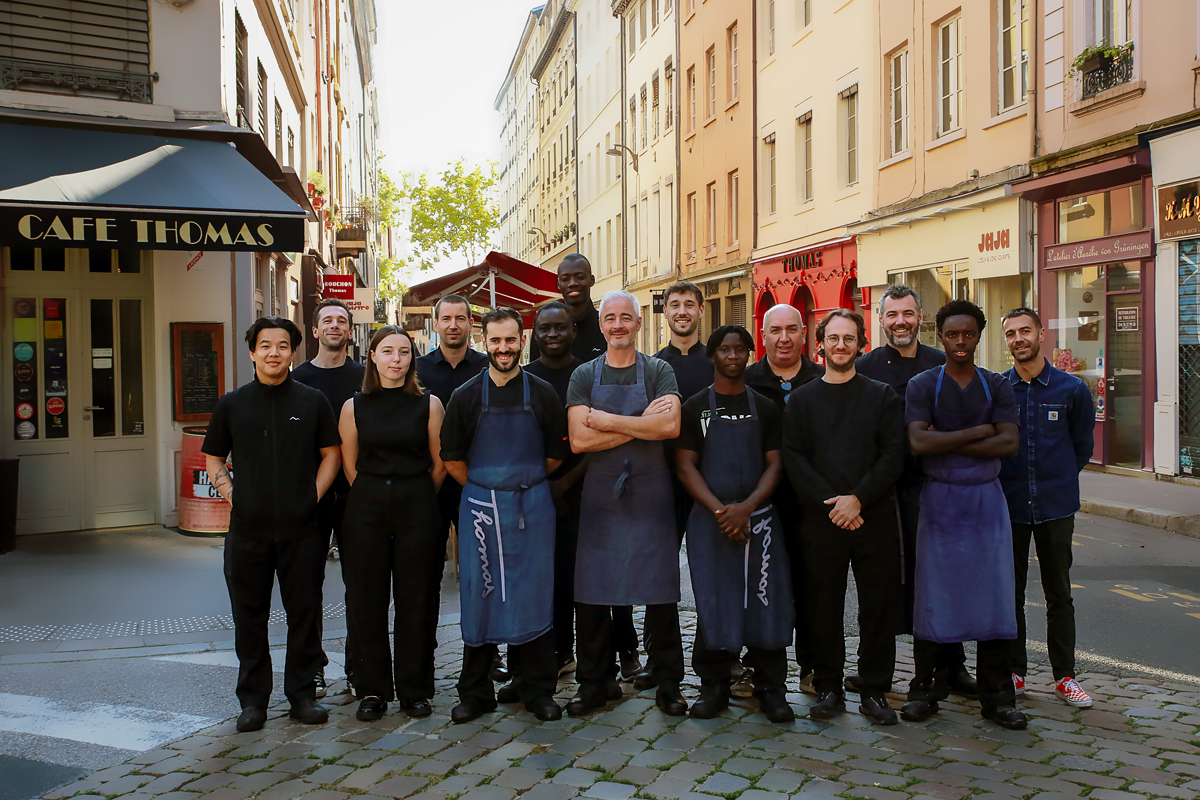 carnets et photos de voyage France - Routes gourmandes Lyon : équipe des restaurants THOMAS Ponson