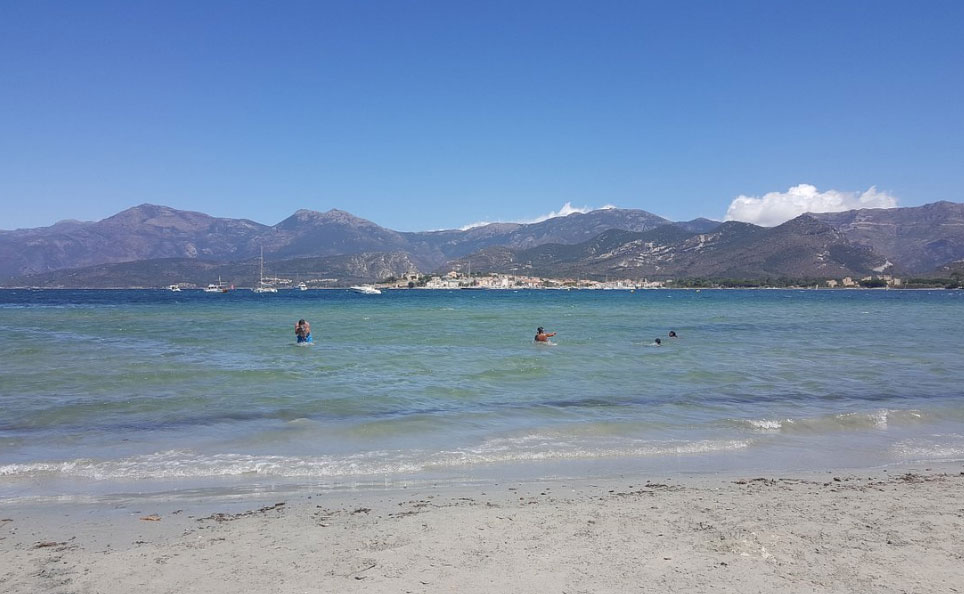 Circuits Corse - colonies de vacances en Corse : Plage de la Roya Saint Florent