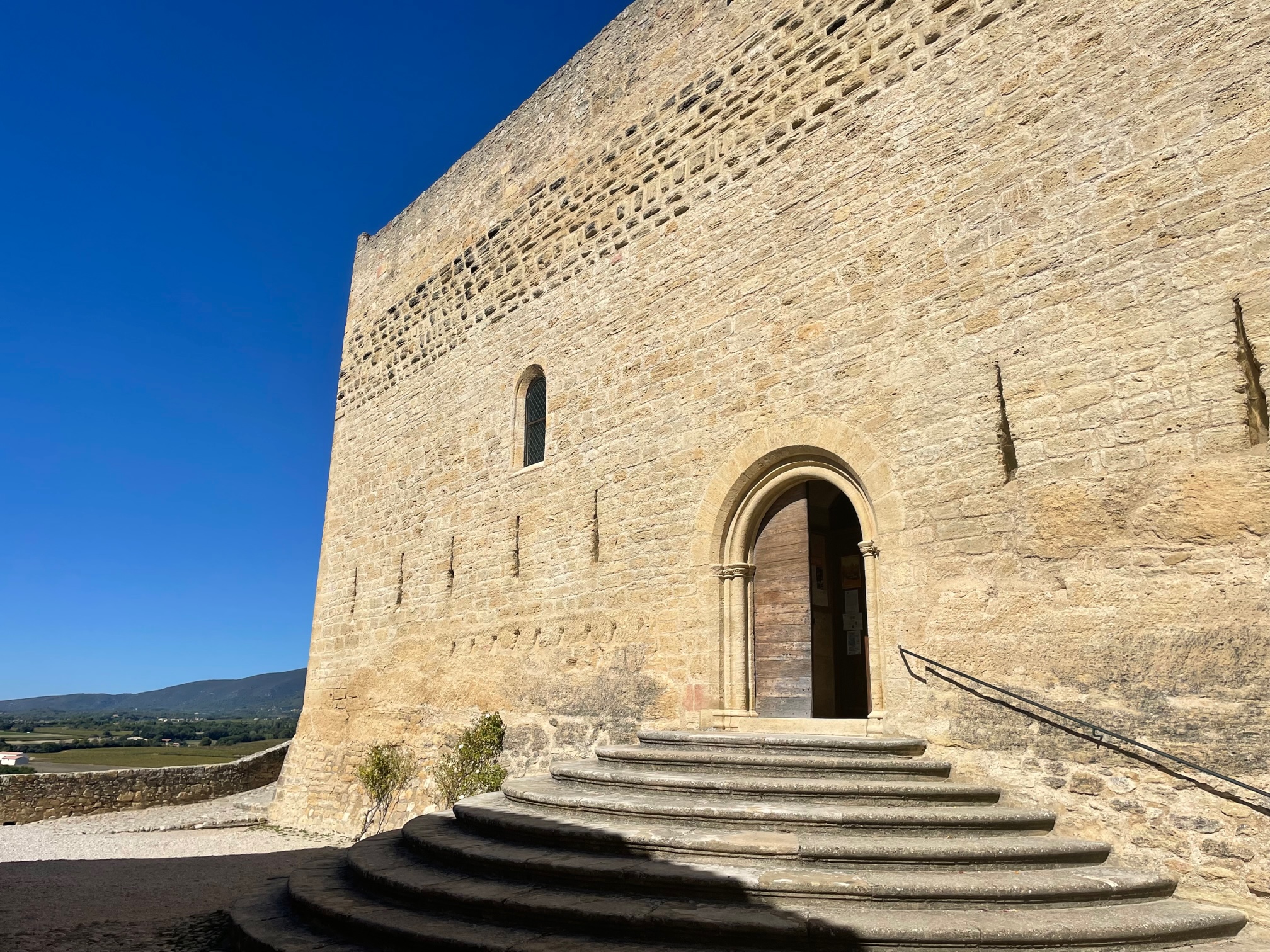 Carnets et photos de voyage france - routes gourmandes en provence - Ansouis