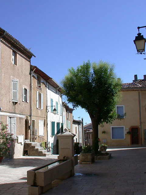 Carnets et photos de voyage france - routes gourmandes en provence : Regusse