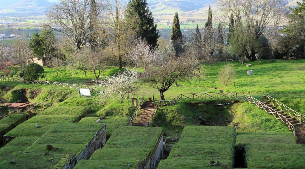 carnets et photos de voyage italie - Orvieto : tombes Etrusquess