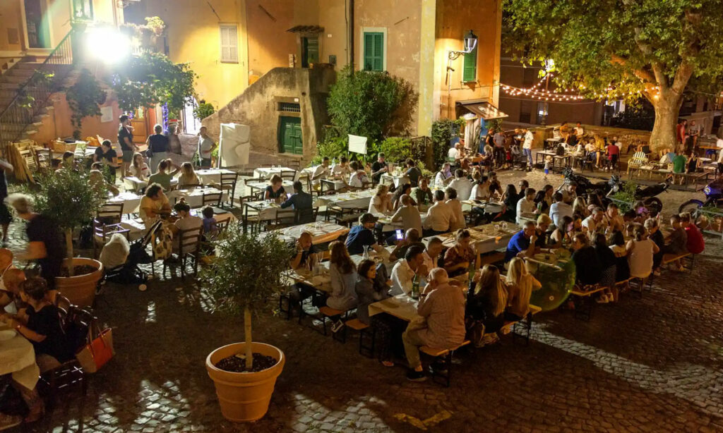 carnets et photos de voyage italie - Frascati, repas de fetes Photograph: Valerio Ciaccia