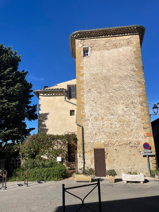 carnets et photos de voyage france - route gourmande en provence : le village de Cucuron