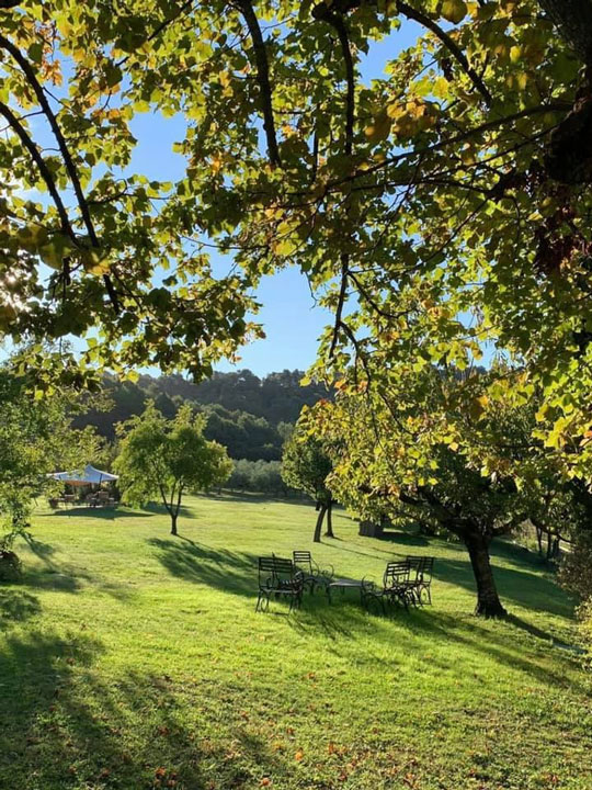 carnets et photos de voyage france - routes gourmandes en provence : La Fenière à Lourmarin