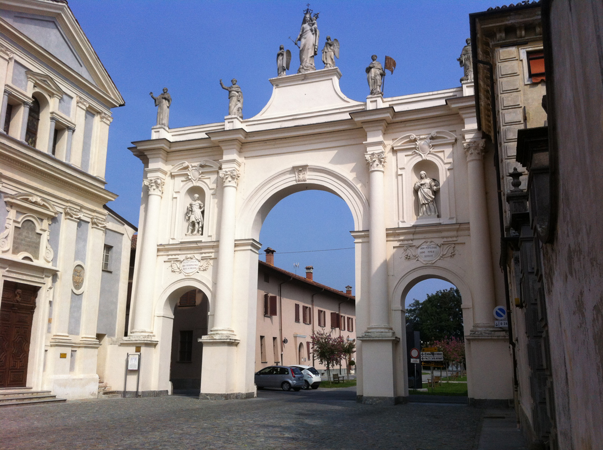 Carnets et photos de voyage Italie - Turin et le Piemont : Cherasco, porte d'entrée et Saint Augustin