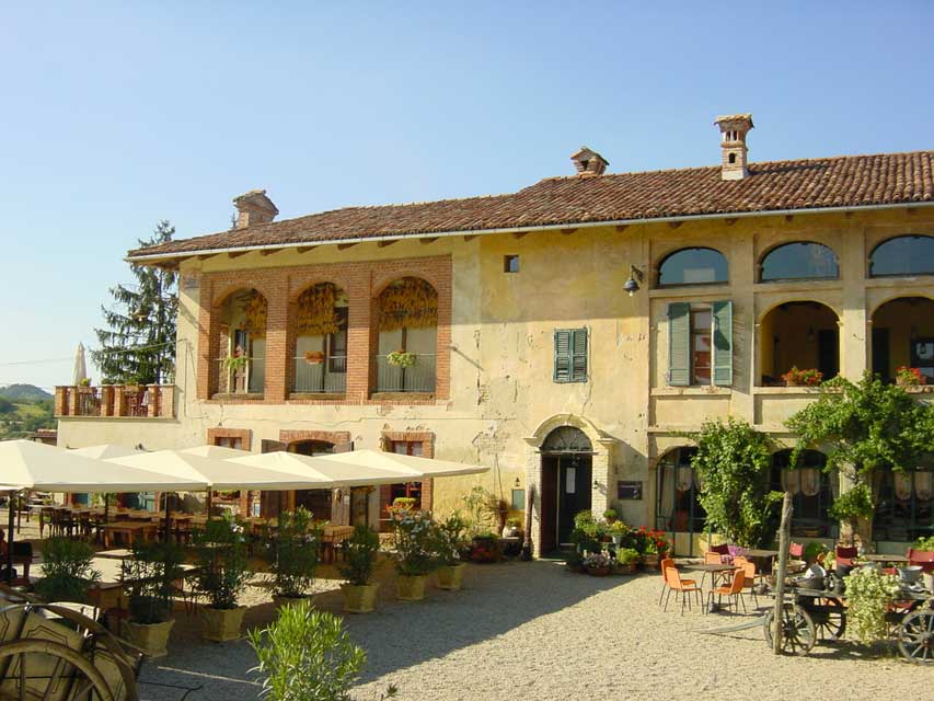 Carnets et photos de voyage Italie - Le Pièmont et Tutin - La Casa scaparone : le batiment central