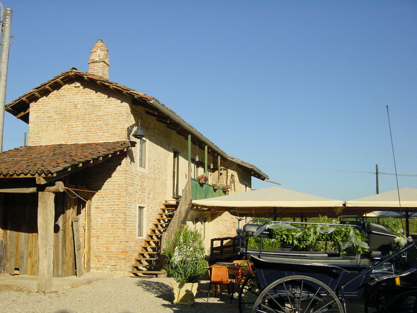 Carnets et photos de voyage Italie - Le Pièmont et Tutin - La Casa scaparone : les dépendances avec les chambres aménagées
