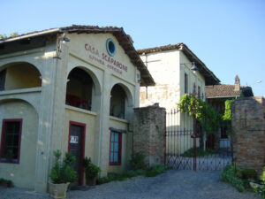 Carnets et photos de voyage Italie - Le Pièmont et Tutin - La Casa scaparone : entrée principale