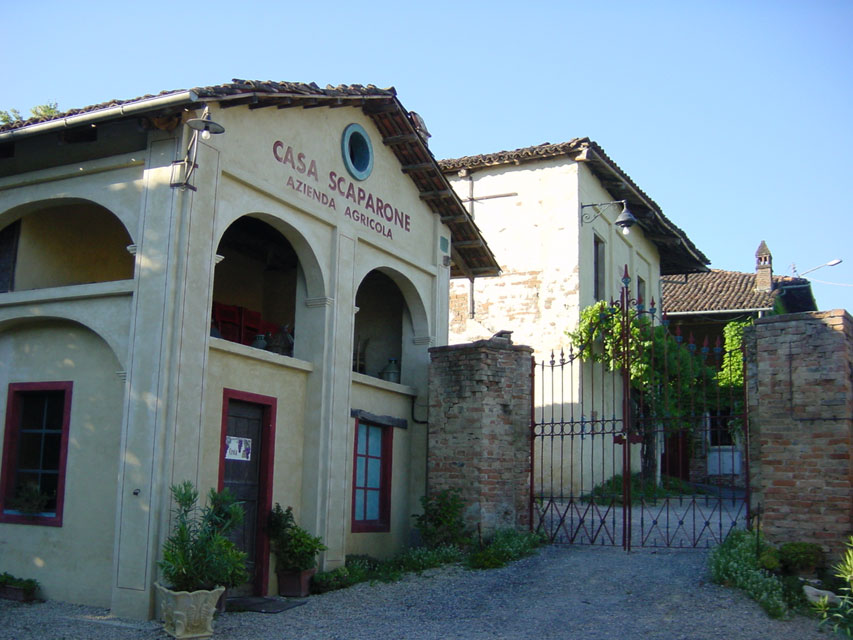 Carnets et photos de voyage Italie - Le Pièmont et Tutin - La Casa scaparone : entrée principale