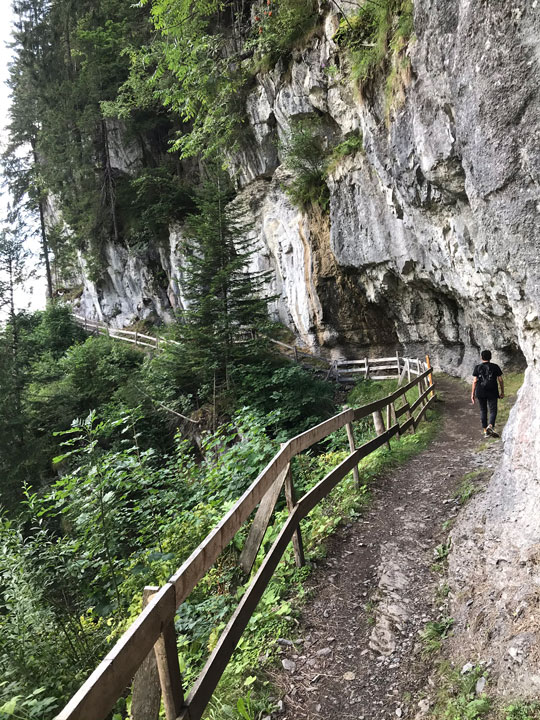 Carnets et photos de voyage Suisse - Champery : La Galerie Defago