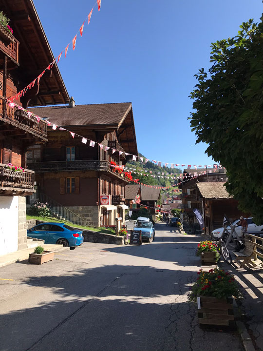 Carnets et photos de voyage - Suisse : Champery, le village de montagne