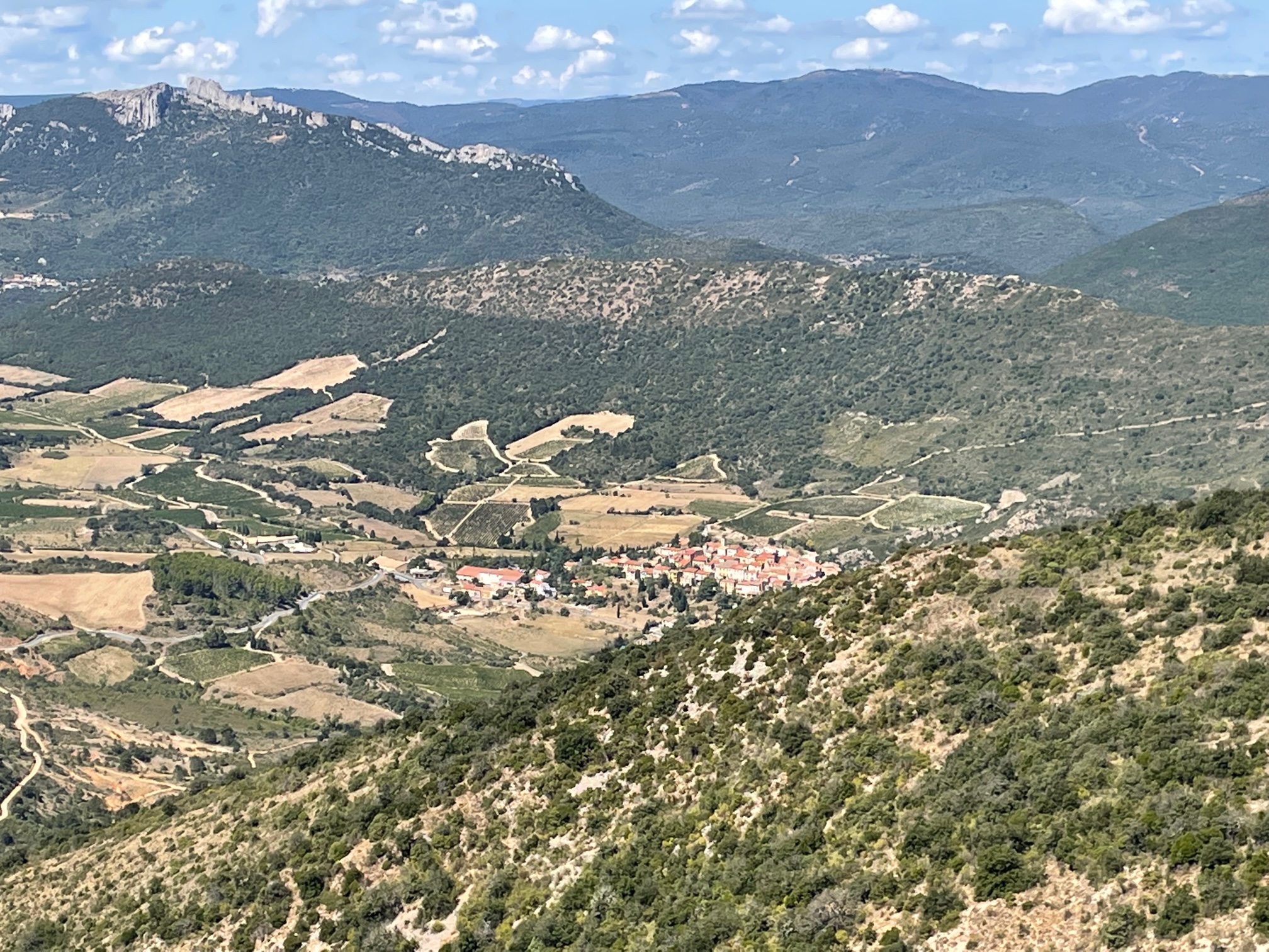 Carnets et photos de voyage france - escapade dans les Corbières et le Mibervois : paysages au sommet du château de Queribus