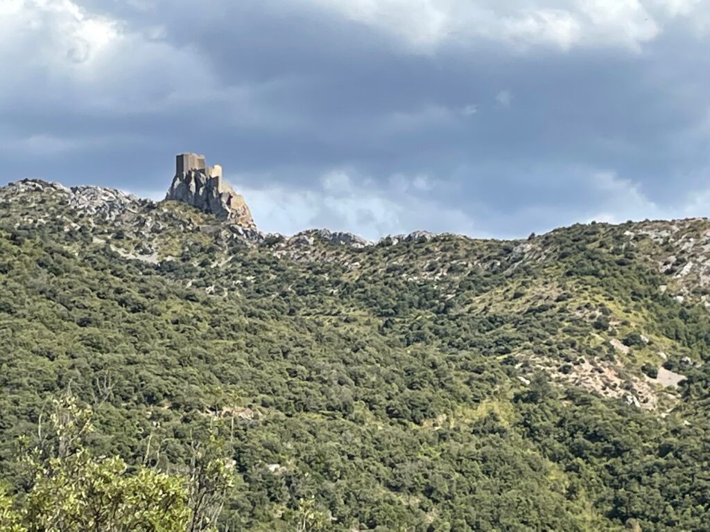 Carnets et photos de voyages france - escapade dans les Corbières : Cucugnan et le château de Queribus