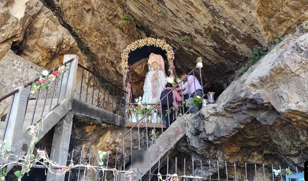 Carnets et photos de voyage Bolivie : les chemins incas - replique de la grotte de Lourdes