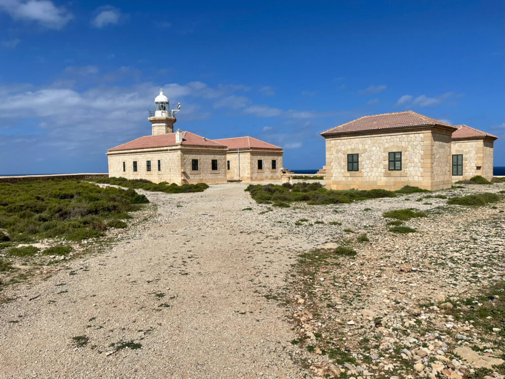 Carnets et photos de voyage Minorque - Punta Nati - barraquas et phare Carnets et photos de voyage Minorque - Punta Nati - barraquas et phare