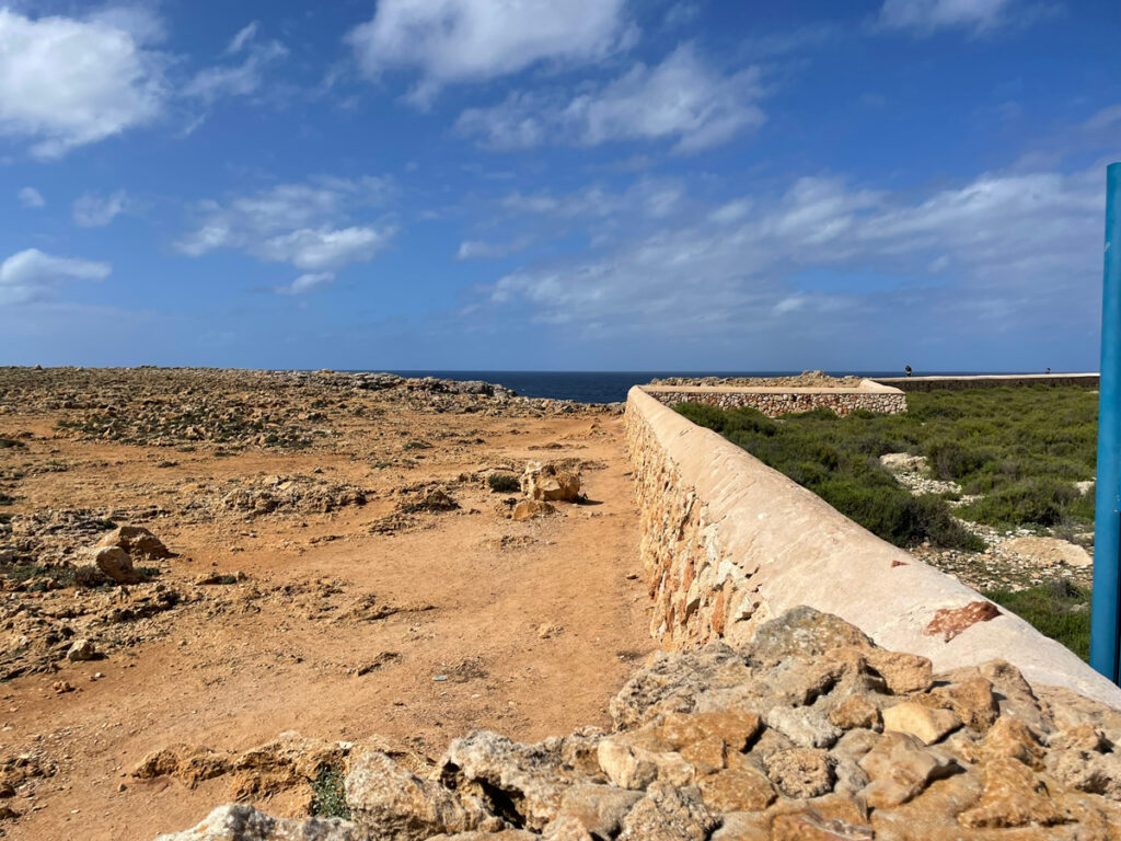 Carnets et photos de voyage Minorque - Punta Nati - barraquas et phare Carnets et photos de voyage Minorque - Punta Nati - barraquas et phare