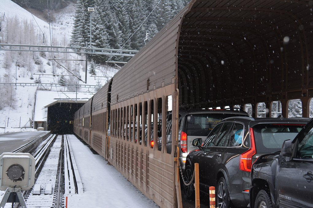 Carnets et photos de voyage Suisse - Les Grisons : Le train entre Kloster et Lavin
